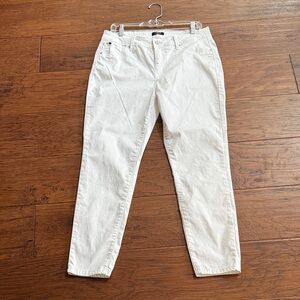 Elegant White Cropped Jeans for Women